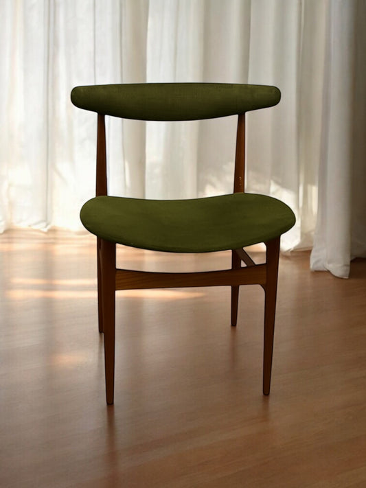 Högkvalitativa dansk design stolar i minimalistisk skandinavisk stil, tillverkade med naturliga material och tidlös formgivning.