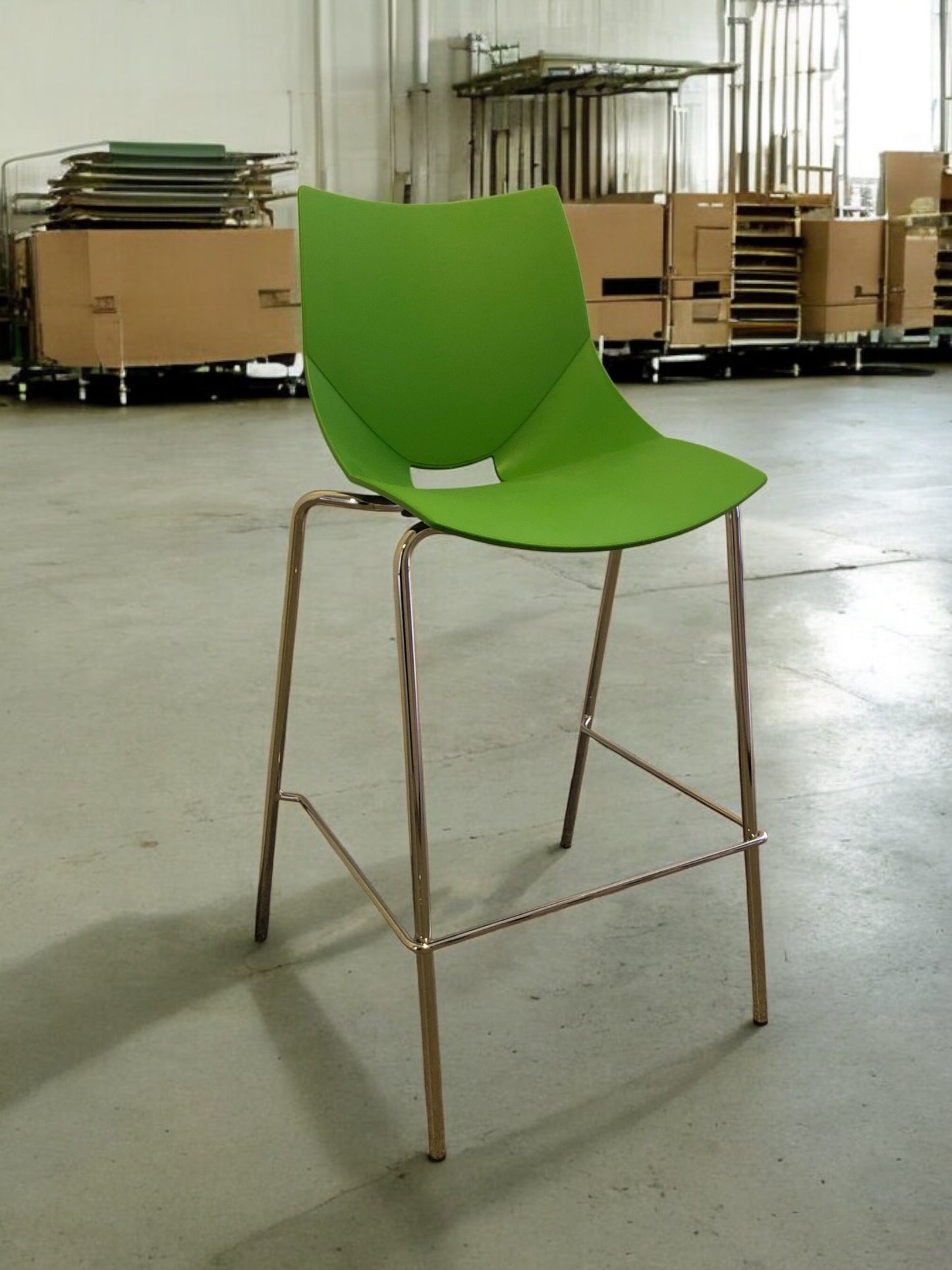 SKAFAB Shell barstol med rygg.
Grön sits, kromade ben, stapelbar.Nyskick.
Sitthöjd: 75 cm
Sittbredd: 44 cm
Sittdjup: 42 cm
Vikt: 5,5 kg
Övrigt: Stapelbar