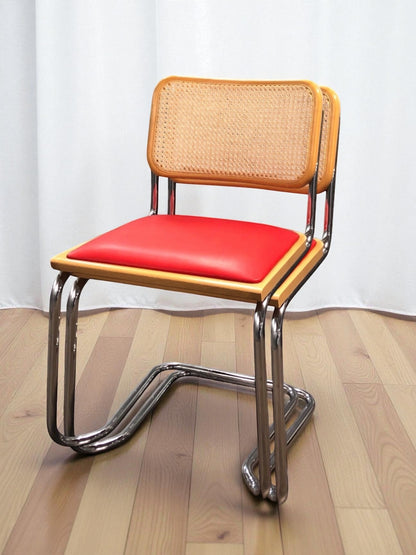 Bauhausstol, även kallad Cesca stol, med kromad ram och rottingflätad sits och rygg – en tidlös designklassiker i Marcel Breuer-stil som passar perfekt i svenska hem, matsalar och kök.