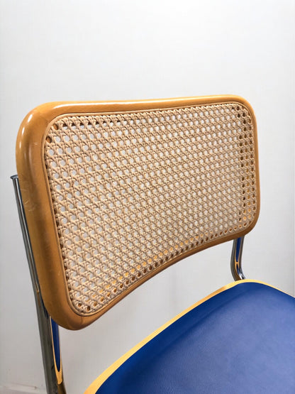 Bauhausstol / Cesca-stol med sits i slitstarkt konstläder och rygg i handvävd rotting, Made in Italy, utan armstöd, med kromad stålram – en exklusiv designklassiker som passar perfekt i matsalar, kök och modern skandinavisk inredning.