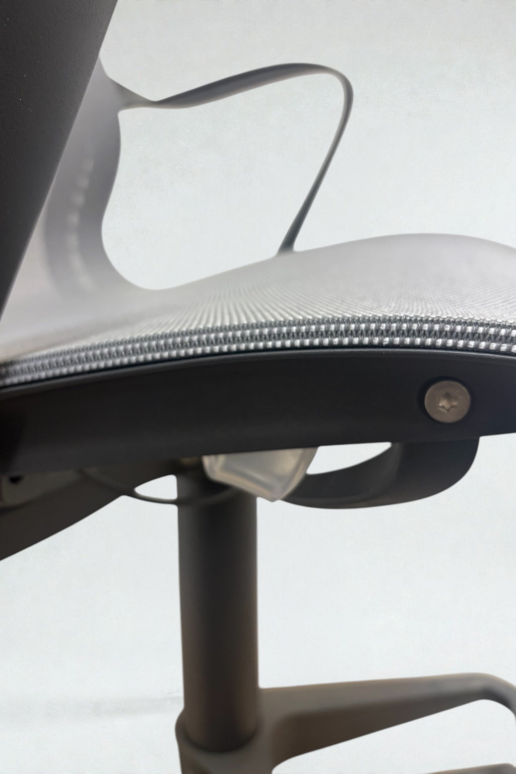 Skivbordsstol - Herman Miller Setu, Grå/Svart