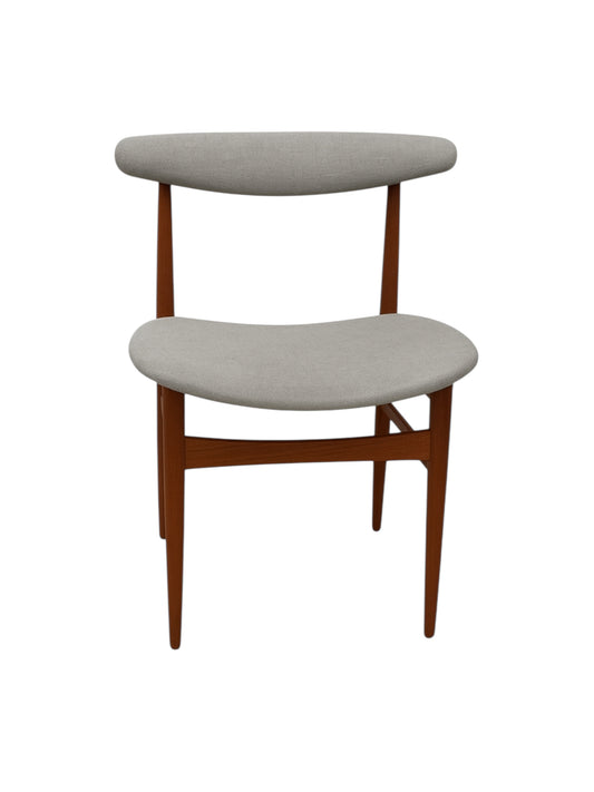 Högkvalitativa dansk design stolar i minimalistisk skandinavisk stil, tillverkade med naturliga material och tidlös formgivning.