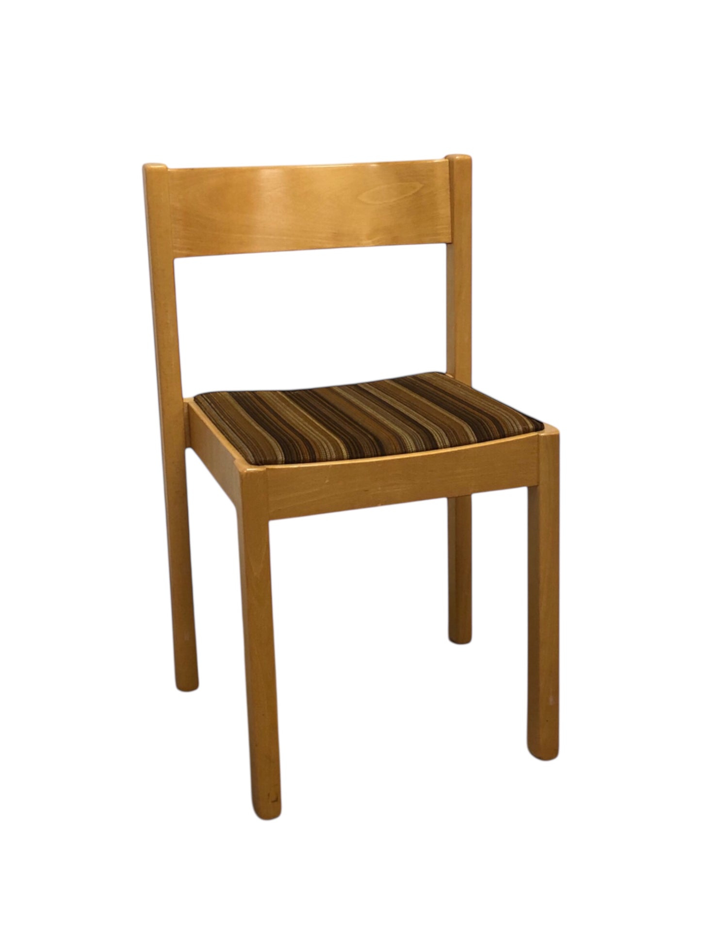 Ergonomisk orkesterstol med slitstark konstlädersits, finns i flera färger – stabil och bekväm stol perfekt för orkestrar, konserter, scener, evenemang och professionella musikmiljöer.