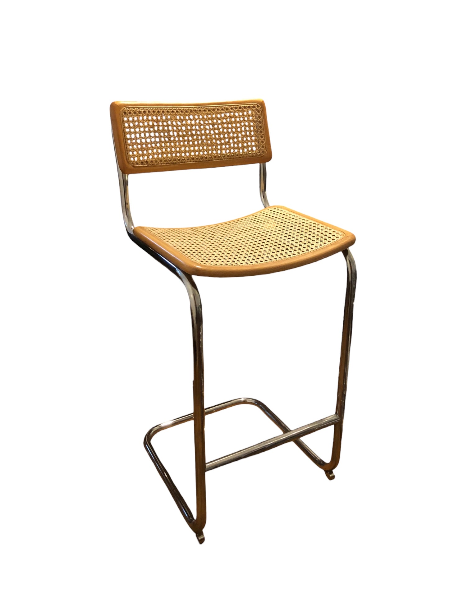 Rottingstol Bartstol med rygg i Klassisk Bauhausstil med sits och rotting rygg.
Sits märkt "Made in italy". 
Bra begagnat skick. Cesca  stol med flätad rotting. Designstol i klassisk stil. 
Designstol Frisvinger karmstol i klassiska design.
Höjd: ca 84,5 cm
Bredd: ca 48 cm
Djup: ca 52cm
Sitthöjd: ca 49 cm
