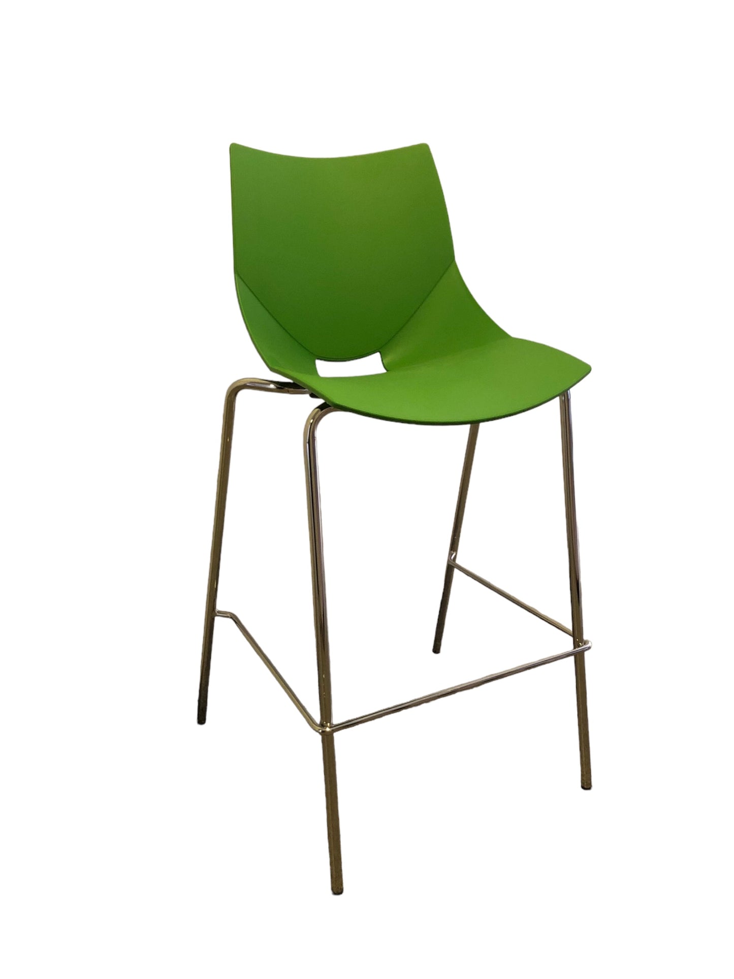 SKAFAB Shell barstol med rygg.
Grön sits, kromade ben, stapelbar.Nyskick.
Sitthöjd: 75 cm
Sittbredd: 44 cm
Sittdjup: 42 cm
Vikt: 5,5 kg
Övrigt: Stapelbar