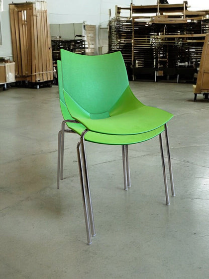 SKAFAB Shell stolar.
Matstolar i grön färg. Konferensstolar i nycksick.Grön sits, kromade ben, stapelbar.
Nyskick.
Sitthöjd: 44 cm
Sittbredd: 44 cm
Sittdjup: 42 cm
Vikt: 3,4 kg
