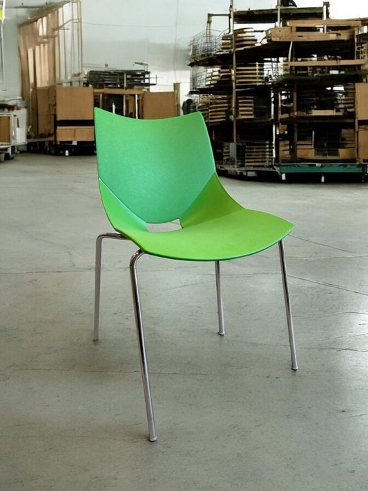 SKAFAB Shell stolar.
Matstolar i grön färg. Konferensstolar i nycksick.Grön sits, kromade ben, stapelbar.
Nyskick.
Sitthöjd: 44 cm
Sittbredd: 44 cm
Sittdjup: 42 cm
Vikt: 3,4 kg