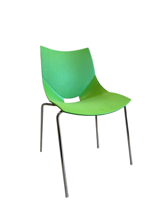 SKAFAB Shell stolar.
Matstolar i grön färg. Konferensstolar i nycksick.Grön sits, kromade ben, stapelbar.
Nyskick.
Sitthöjd: 44 cm
Sittbredd: 44 cm
Sittdjup: 42 cm
Vikt: 3,4 kg
